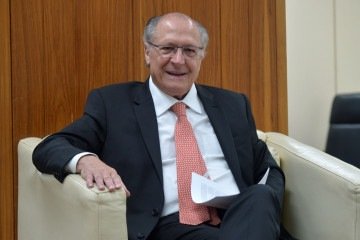 A possível manutenção de Alckmin como candidato a vice de Lula é defendida por aliados do líder petista -  (crédito:  Ed Alves CB/DA Press)