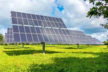 Placas solares: a Aneel e o ONS estudam a aplicação automática de tarifa branca para grandes consumidores de baixa tensão -  (crédito: Rawpixel/Divulgação )