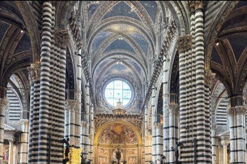 Fernanda Christine visitou Veneza, Pisa, Siena, Vaticano, Mont Sant/Angelo, São Giovani Rotondo, Roma, Verona e outros lugares em 2025