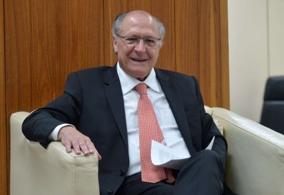 A possível manutenção de Alckmin como candidato a vice de Lula é defendida por aliados do líder petista -  (crédito:  Ed Alves CB/DA Press) -A possível manutenção de Alckmin como candidato a vice de Lula é defendida por aliados do líder petista -  (crédito:  Ed Alves CB/DA Press)