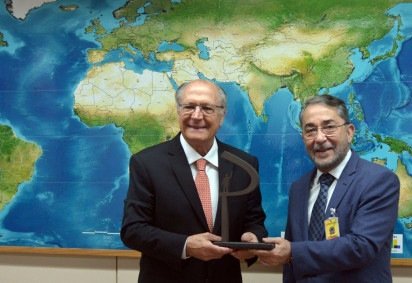 Alckmin foi homenageado na categoria Gest&atilde;o P&uacute;blica no Pr&ecirc;mio JK. O pr&ecirc;mio foi entregue por Guilherme Machado  -  (crédito:  Ed Alves CB/DA Press) -Alckmin foi homenageado na categoria Gest&atilde;o P&uacute;blica no Pr&ecirc;mio JK. O pr&ecirc;mio foi entregue por Guilherme Machado  -  (crédito:  Ed Alves CB/DA Press)