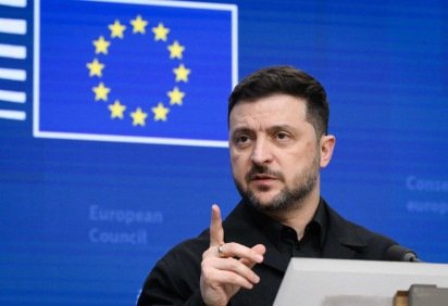 Volodymyr Zelensky, presidente da Ucrânia, fala à imprensa durante reunião do Conselho Europeu, em Bruxelas -  (crédito: John Thys/AFP) -Volodymyr Zelensky, presidente da Ucrânia, fala à imprensa durante reunião do Conselho Europeu, em Bruxelas -  (crédito: John Thys/AFP)