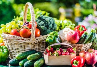 A alimentação pode ser uma grande aliada para manter o corpo hidratado (Imagem: monticello | Shutterstock) -  (crédito: EdiCase) -A alimentação pode ser uma grande aliada para manter o corpo hidratado (Imagem: monticello | Shutterstock) -  (crédito: EdiCase)