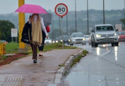 As chuvas persistem até sábado (20/12), com possibilidade de redução no domingo (21/12) e na segunda-feira (22/12) -  (crédito: Ed Alves/CB) -As chuvas persistem até sábado (20/12), com possibilidade de redução no domingo (21/12) e na segunda-feira (22/12) -  (crédito: Ed Alves/CB)