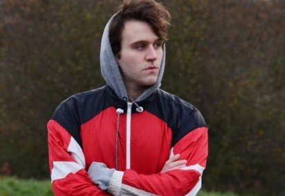 Você provavelmente conhece Daniel Radcliffe, Emma Watson e Rupert Grint — os rostos mais amados da saga Harry Potter. Mas nem todo jovem ator da franquia foi recebido com o mesmo carinho. Um deles, em especial, foi alvo de rejeição por seu papel detestável: Harry Melling. -  (crédito: reprodução/ instagram) -Você provavelmente conhece Daniel Radcliffe, Emma Watson e Rupert Grint — os rostos mais amados da saga Harry Potter. Mas nem todo jovem ator da franquia foi recebido com o mesmo carinho. Um deles, em especial, foi alvo de rejeição por seu papel detestável: Harry Melling. -  (crédito: reprodução/ instagram)