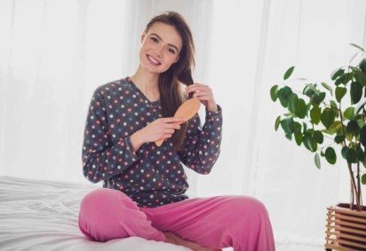 Tratamentos de cabelo que agem durante o sono é a nova forma de unir praticidade e resultado (Imagem: Roman Samborskyi | Shutterstock) -  (crédito: EdiCase) -Tratamentos de cabelo que agem durante o sono é a nova forma de unir praticidade e resultado (Imagem: Roman Samborskyi | Shutterstock) -  (crédito: EdiCase)