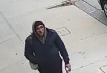 Suspeito &eacute; visto em foto divulgada pela Pol&iacute;cia de Providence, no estado americano de Rhode Island -  (crédito: Foto: Providence Police) -Suspeito &eacute; visto em foto divulgada pela Pol&iacute;cia de Providence, no estado americano de Rhode Island -  (crédito: Foto: Providence Police)