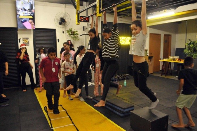  18/12/2025 Crédito: Marcelo Ferreira/CB/D.A Press. Brasil. Brasília - DF -  Natal solidário da academia Citta em conjunto com o coral Terapêutico da Cita.