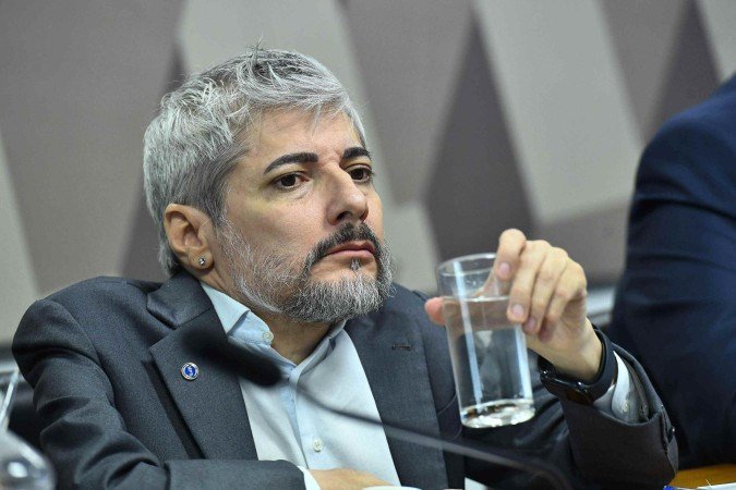 À mesa, secretário do Regime Geral de Previdência Social, Adroaldo da Cunha Portal.
    