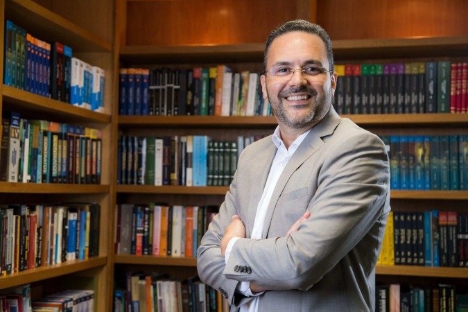  Eixo Capital. André Santa Cruz é advogado e professor doutor em Direito Empresarial