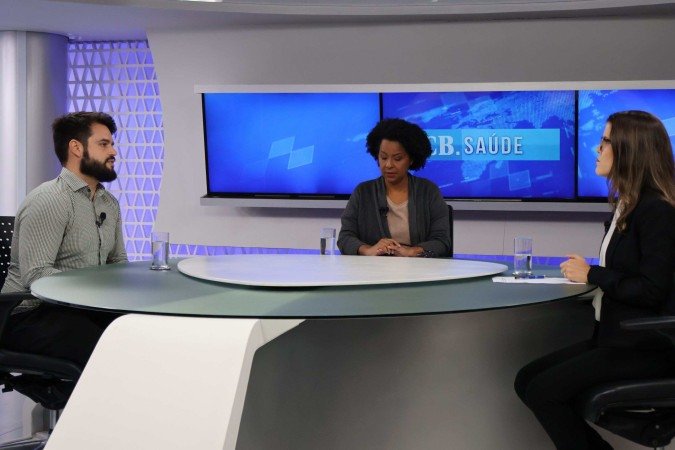 Samuel Vidal, professor e pesquisador na Universidade Católica. Na bancada, as jornalistas Carmen Souza e Mariana Niederaurer
- (crédito: Bruna Gaston CB/DA Press) Samuel Vidal, professor e pesquisador na Universidade Católica. Na bancada, as jornalistas Carmen Souza e Mariana Niederaurer
- (crédito: Bruna Gaston CB/DA Press)