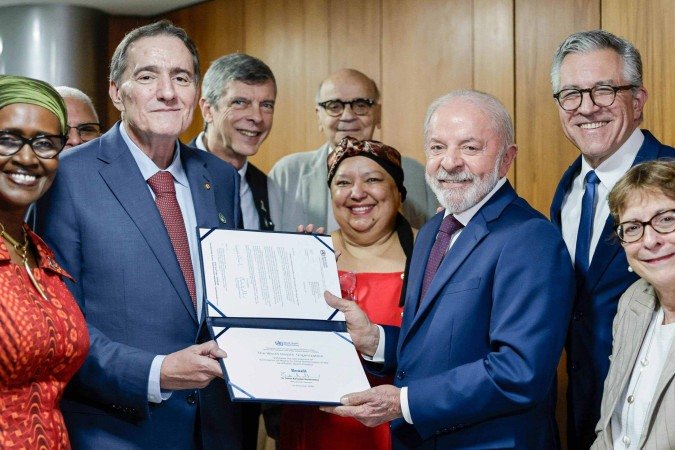 18.12.2025 - Presidente da República, Luiz Inácio Lula da Silva, recebe certificado de eliminação da transmissão vertical do HIV como problema de saúde pública. Palácio do Planalto. Brasília (DF)
- (crédito: Ricardo Stuckert / PR) 18.12.2025 - Presidente da República, Luiz Inácio Lula da Silva, recebe certificado de eliminação da transmissão vertical do HIV como problema de saúde pública. Palácio do Planalto. Brasília (DF)
- (crédito: Ricardo Stuckert / PR)
