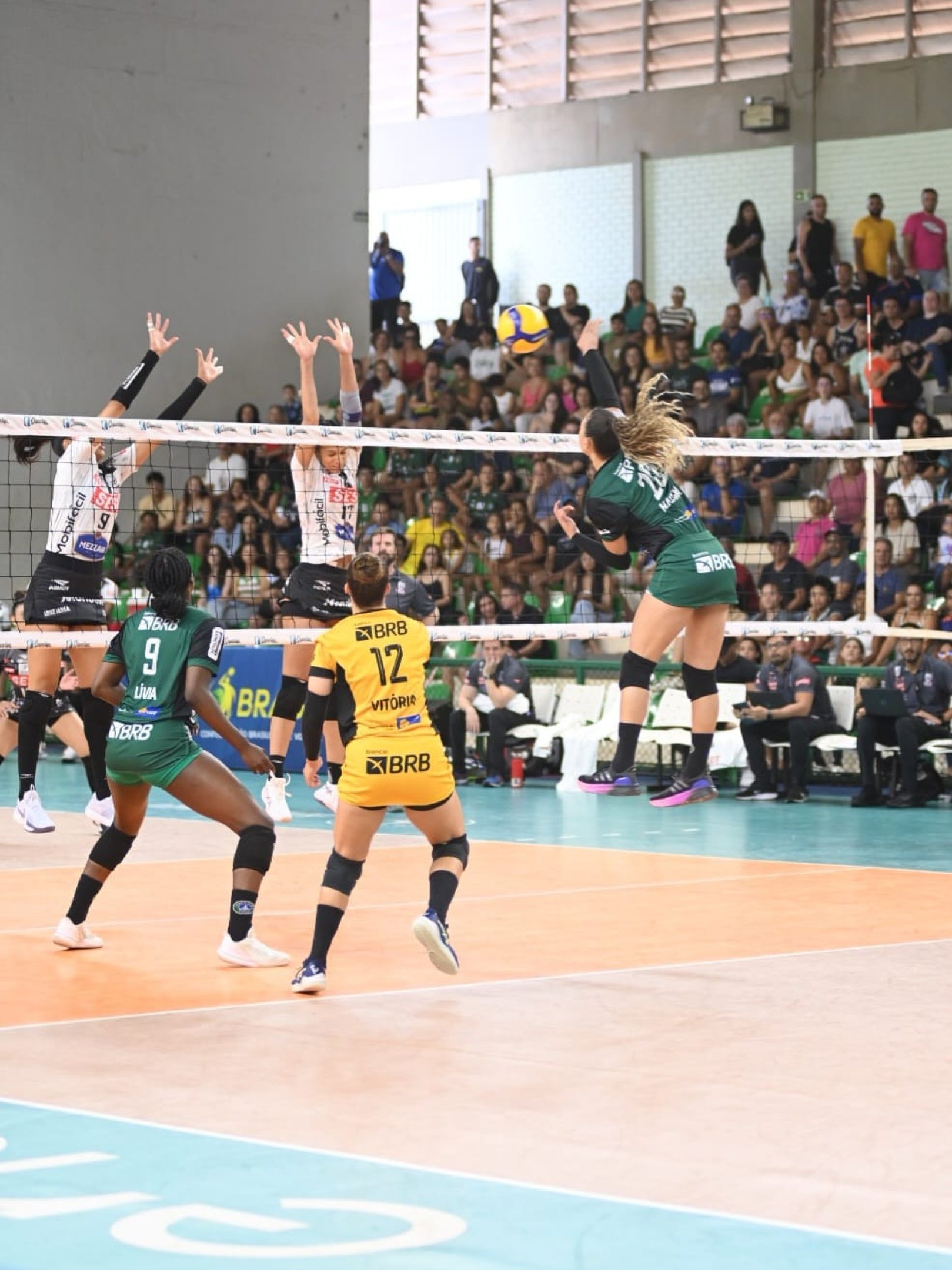 Brasília Vôlei recebe o Fluminense e mira vaga no G8 da Superliga Feminina