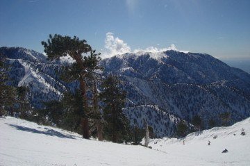 Dezenas de socorristas, bombeiros e membros das forças de segurança participaram na busca por sobreviventes. - (crédito: wikimedia commons Eric T Gunther) Dezenas de socorristas, bombeiros e membros das forças de segurança participaram na busca por sobreviventes. - (crédito: wikimedia commons Eric T Gunther)