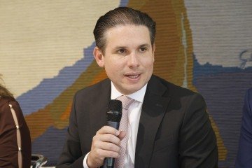 Ao iniciar o discurso, o presidente da Câmara fez um reconhecimento público ao trabalho desempenhado por Celso Sabino -  (crédito: Marina Ramos / Câmara dos Deputados)