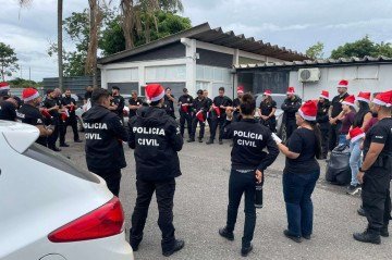 Na ação, também foram entregues brinquedos para crianças -  (crédito: Divulgação)