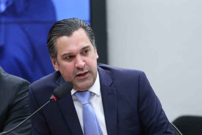 Segundo o relator, deputado Isnaldo Bulhões (MDB-AL), o parecer reserva R$ 61 bilhões para emendas parlamentares em ano eleitoral - (crédito: Foto: Kayo Magalhães / Câmara dos Deputados) Segundo o relator, deputado Isnaldo Bulhões (MDB-AL), o parecer reserva R$ 61 bilhões para emendas parlamentares em ano eleitoral - (crédito: Foto: Kayo Magalhães / Câmara dos Deputados)