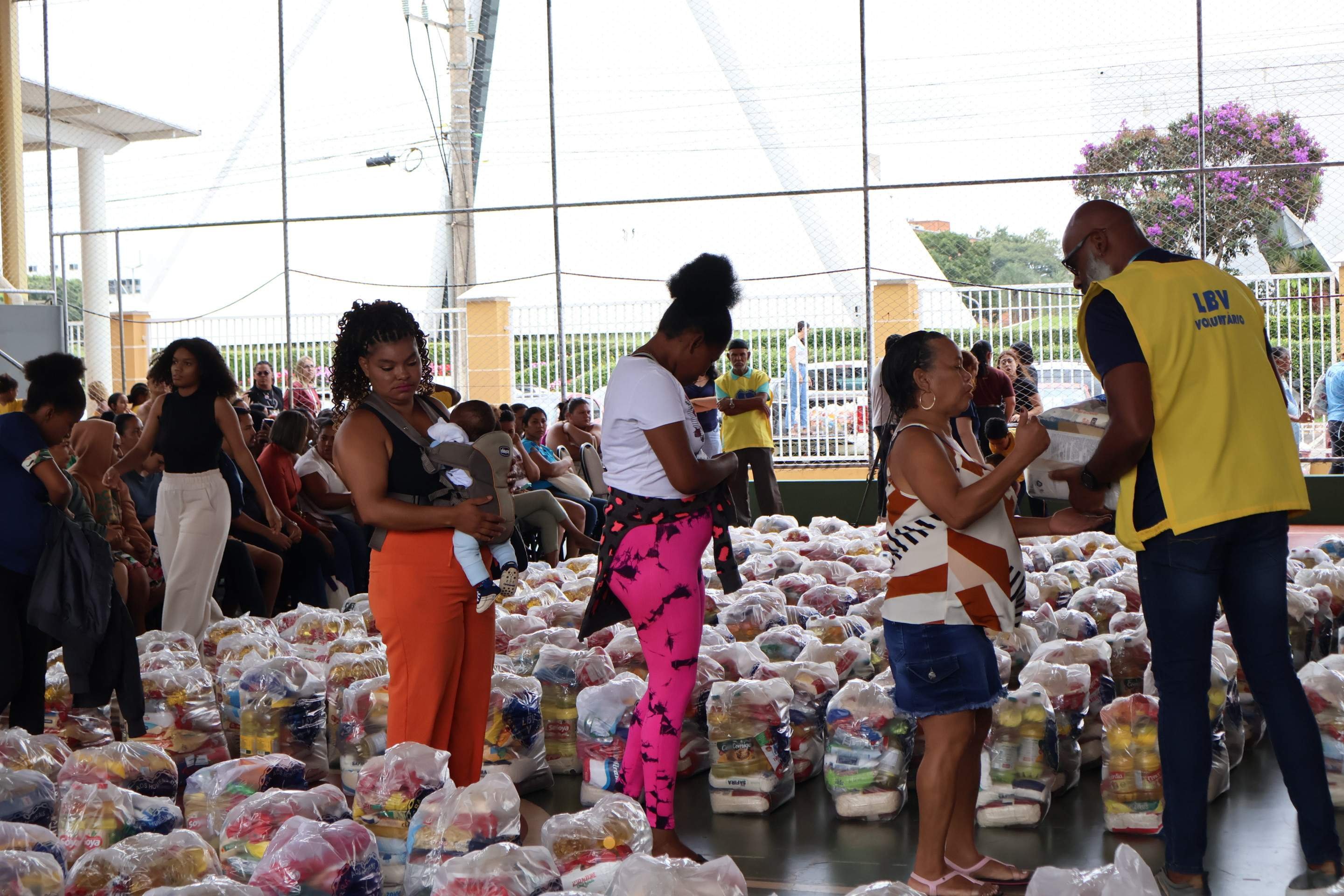 Natal Permanente da LBV leva alegria e alimento a duas mil famílias