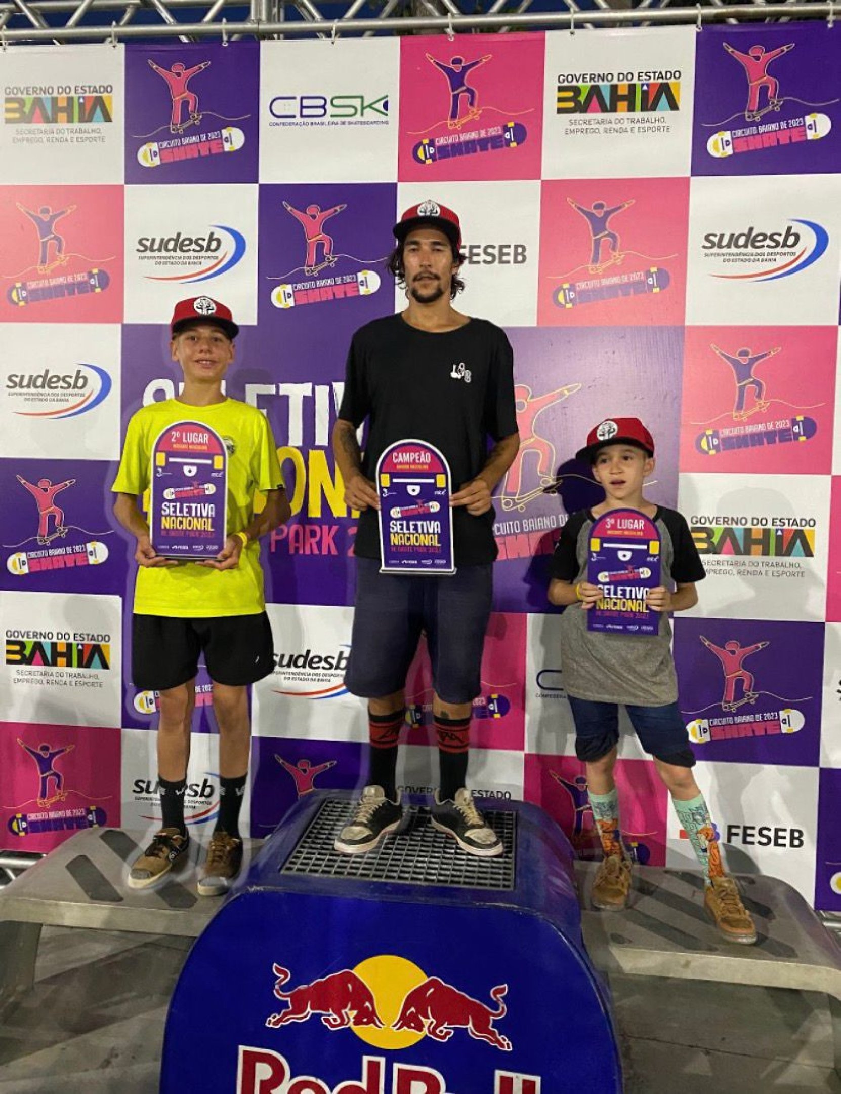 O atleta, conhecido como Didi, possui o skate como atividade principal