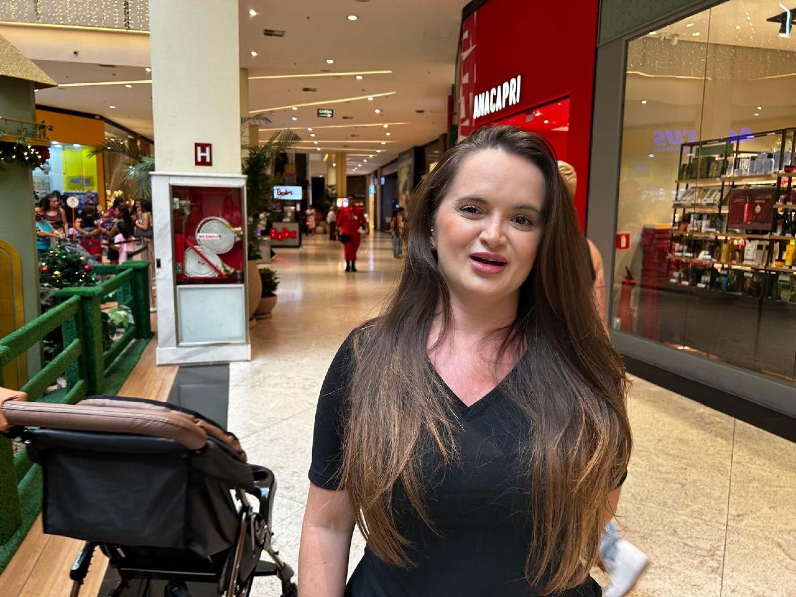 Jaqueline Albuquerque diz que conta com refor&ccedil;o na equipe da loja O Botic&aacute;rio, no JK Shopping