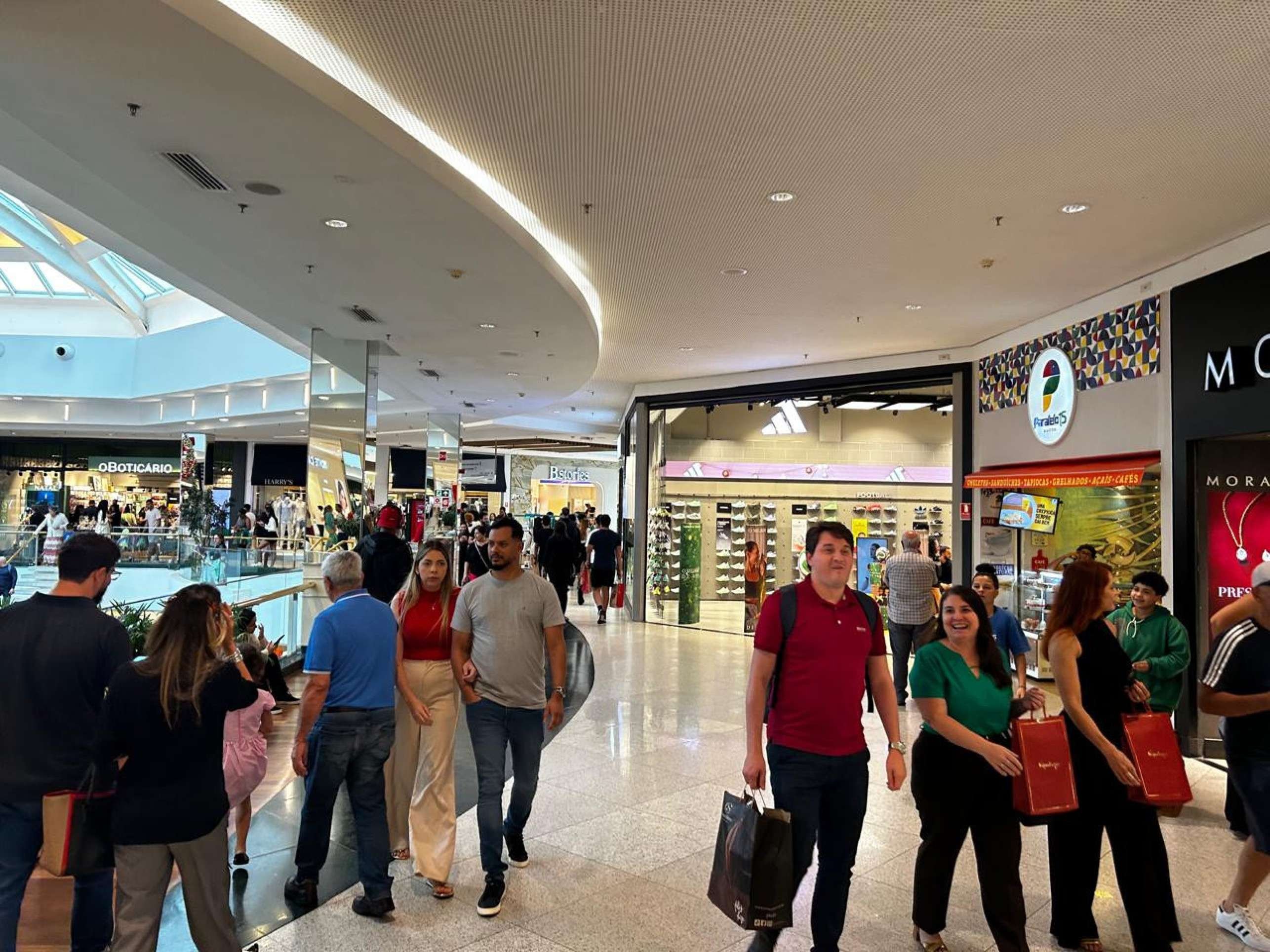 Compras de Natal na última hora animam comércio nos shoppings