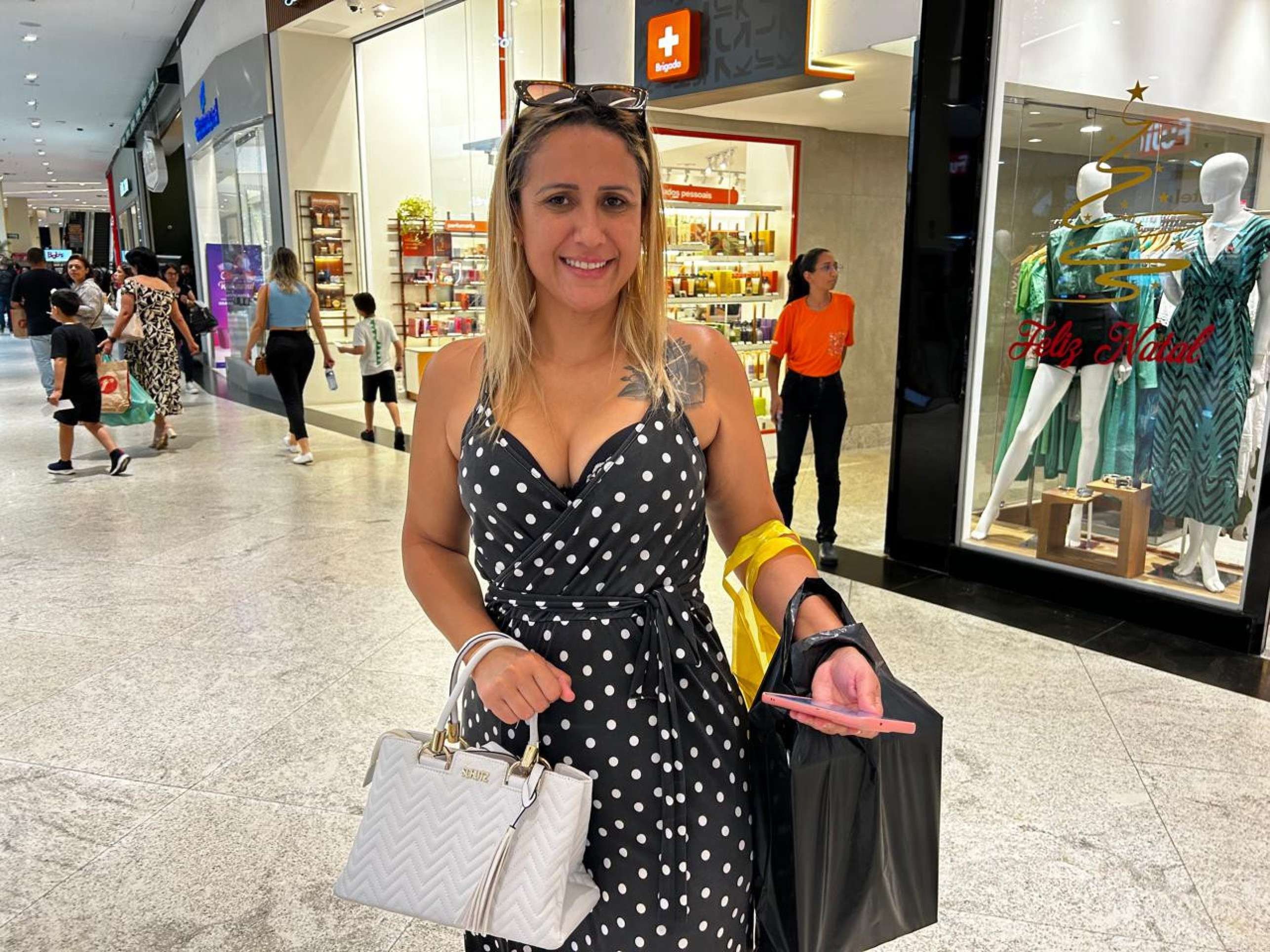 Polyane Rosa procura comprar aquilo que est&aacute; dentro de seu or&ccedil;amento