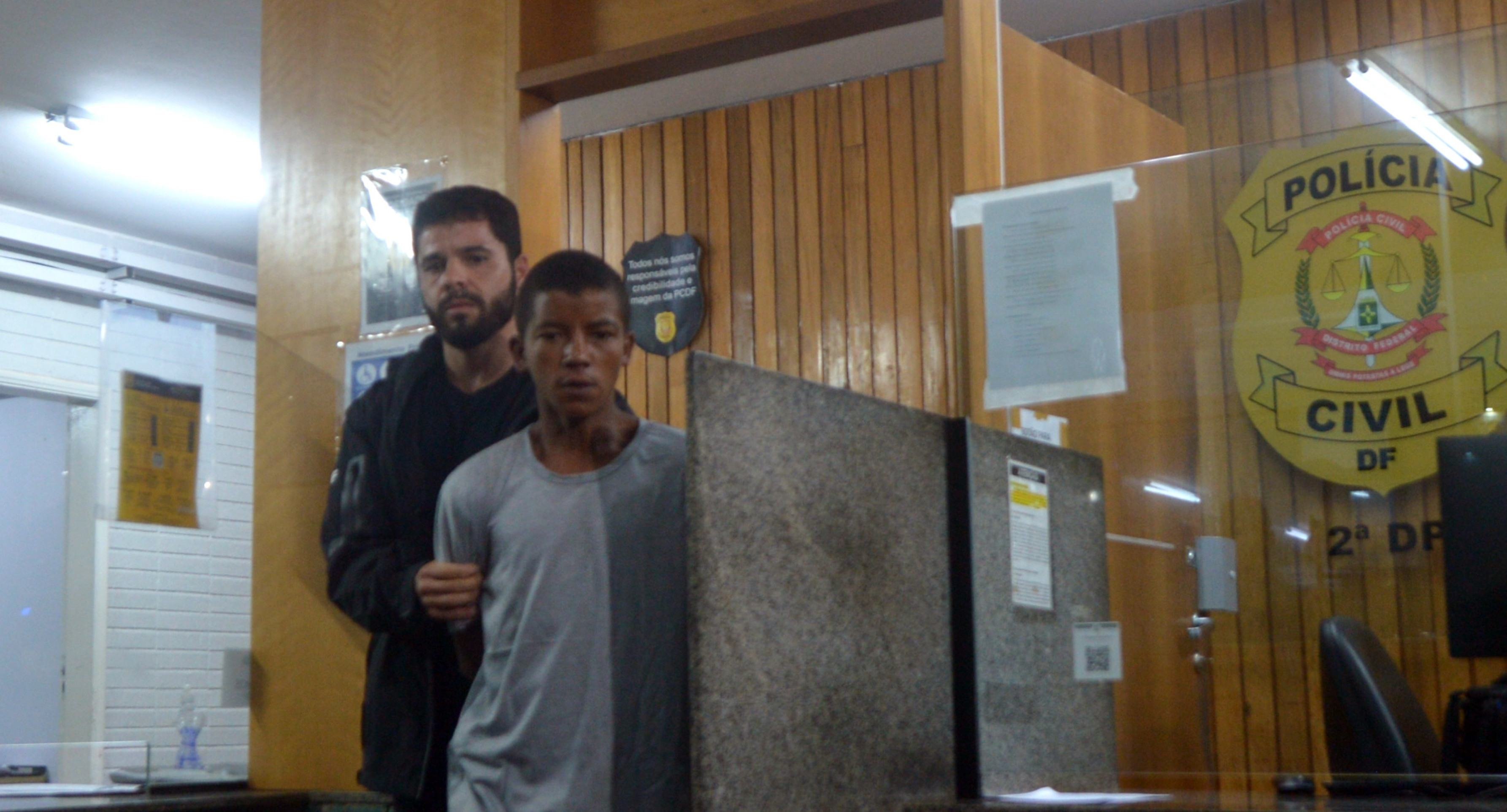  20/12/2025 - Ed Alves/CB/DA Press. Cidades. Criminoso que violentou mulher debaixo de pilotis da Asa Norte &eacute; preso