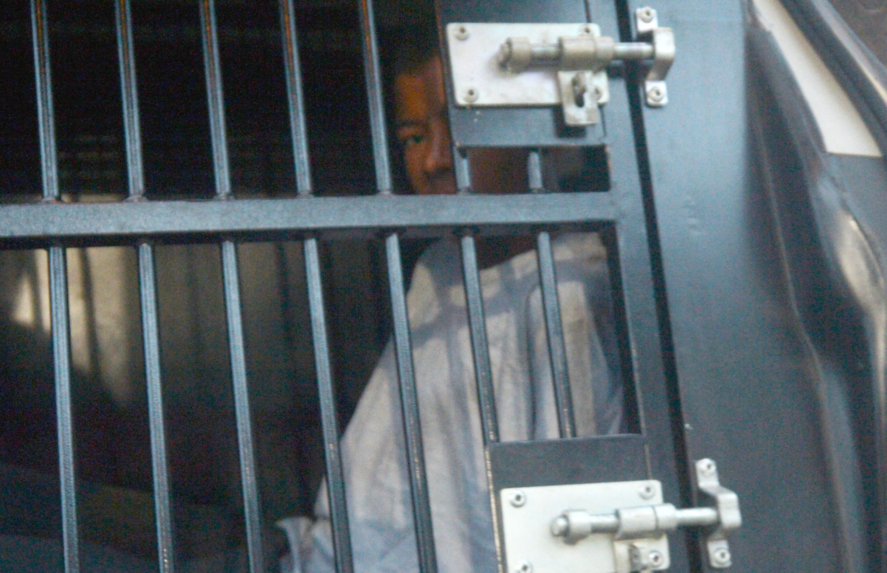  20/12/2025 - Ed Alves/CB/DA Press. Cidades. Criminoso que violentou mulher debaixo de pilotis da Asa Norte .. preso..Policiais conseguiram localizar o agressor, de 19 anos, em uma invas..o, pr..ximo .. Universidade de Bras..lia (UnB).      