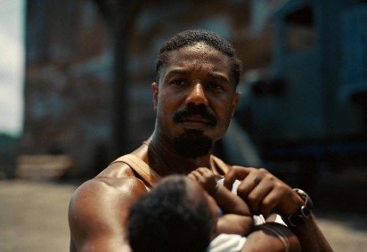 O ator Michael B. Jordan tem recebido prêmios pela atuação como gêmeos no filme 