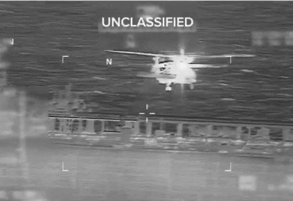 Vídeo mostra helicóptero da Guarda Costeira pousando no navio: operação teve o apoio do Exército  -  (crédito: Kristi Noem/X) -Vídeo mostra helicóptero da Guarda Costeira pousando no navio: operação teve o apoio do Exército  -  (crédito: Kristi Noem/X)