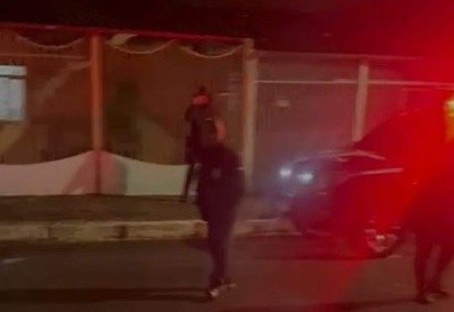 Crime ocorreu em frente a uma casa -  (crédito: P SUL NEWS/Divulgação) -Crime ocorreu em frente a uma casa -  (crédito: P SUL NEWS/Divulgação)