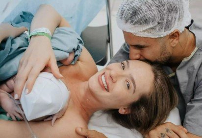 Ítalo Ferreira anunciou nas redes sociais o nascimento de seu primeiro filho, Martin, fruto do relacionamento com a nutricionista Sofia Larocca. O campeão olímpico contou que o bebê nasceu no domingo, mas a notícia foi compartilhada no dia seguinte com uma sequência de fotos. -  (crédito: Reprodução/Instagram/Ítalo Ferreira) -Ítalo Ferreira anunciou nas redes sociais o nascimento de seu primeiro filho, Martin, fruto do relacionamento com a nutricionista Sofia Larocca. O campeão olímpico contou que o bebê nasceu no domingo, mas a notícia foi compartilhada no dia seguinte com uma sequência de fotos. -  (crédito: Reprodução/Instagram/Ítalo Ferreira)