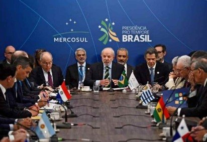 Lula na cúpula do Mercosul, em Foz do Iguaçu. Líderes dizem que vão formalizar o acordo em janeiro -  (crédito: Evaristo Sá/AFP) -Lula na cúpula do Mercosul, em Foz do Iguaçu. Líderes dizem que vão formalizar o acordo em janeiro -  (crédito: Evaristo Sá/AFP)