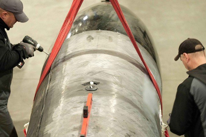 A Ucrânia constrói os mísseis em fábricas secretas — a equipe da BBC foi vendada antes de ser levada para lá. - (crédito: Moose Campbell/BBC) A Ucrânia constrói os mísseis em fábricas secretas — a equipe da BBC foi vendada antes de ser levada para lá. - (crédito: Moose Campbell/BBC)