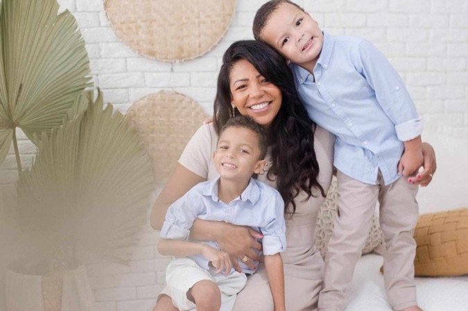 Juliana Saraiva divide o período de descanso do trabalho com o pai dos filhos gêmeos Felipe e Lucas -  (crédito: Juliana Eliziario)