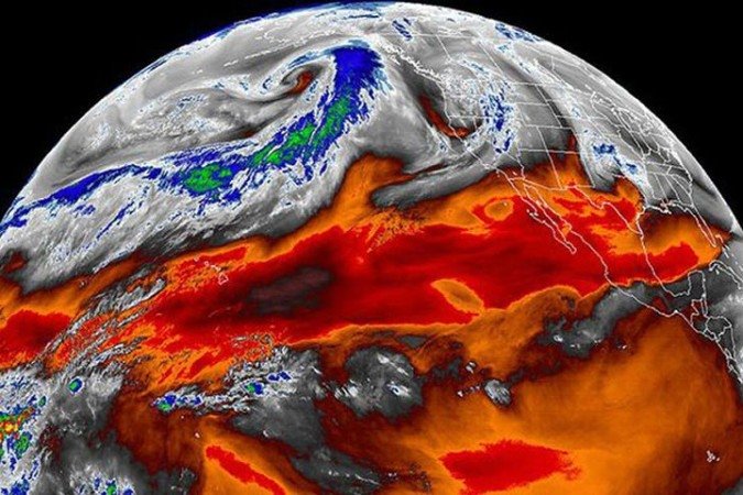 Ao registrar sucessivos recordes de temperatura, o planeta sinaliza que, provavelmente, passamos do ponto de não retorno. Ingressamos oficialmente em um território desconhecido, onde o clima passa a operar além do controle humano - (crédito: Divulgação/NOAA Satellites) Ao registrar sucessivos recordes de temperatura, o planeta sinaliza que, provavelmente, passamos do ponto de não retorno. Ingressamos oficialmente em um território desconhecido, onde o clima passa a operar além do controle humano - (crédito: Divulgação/NOAA Satellites)