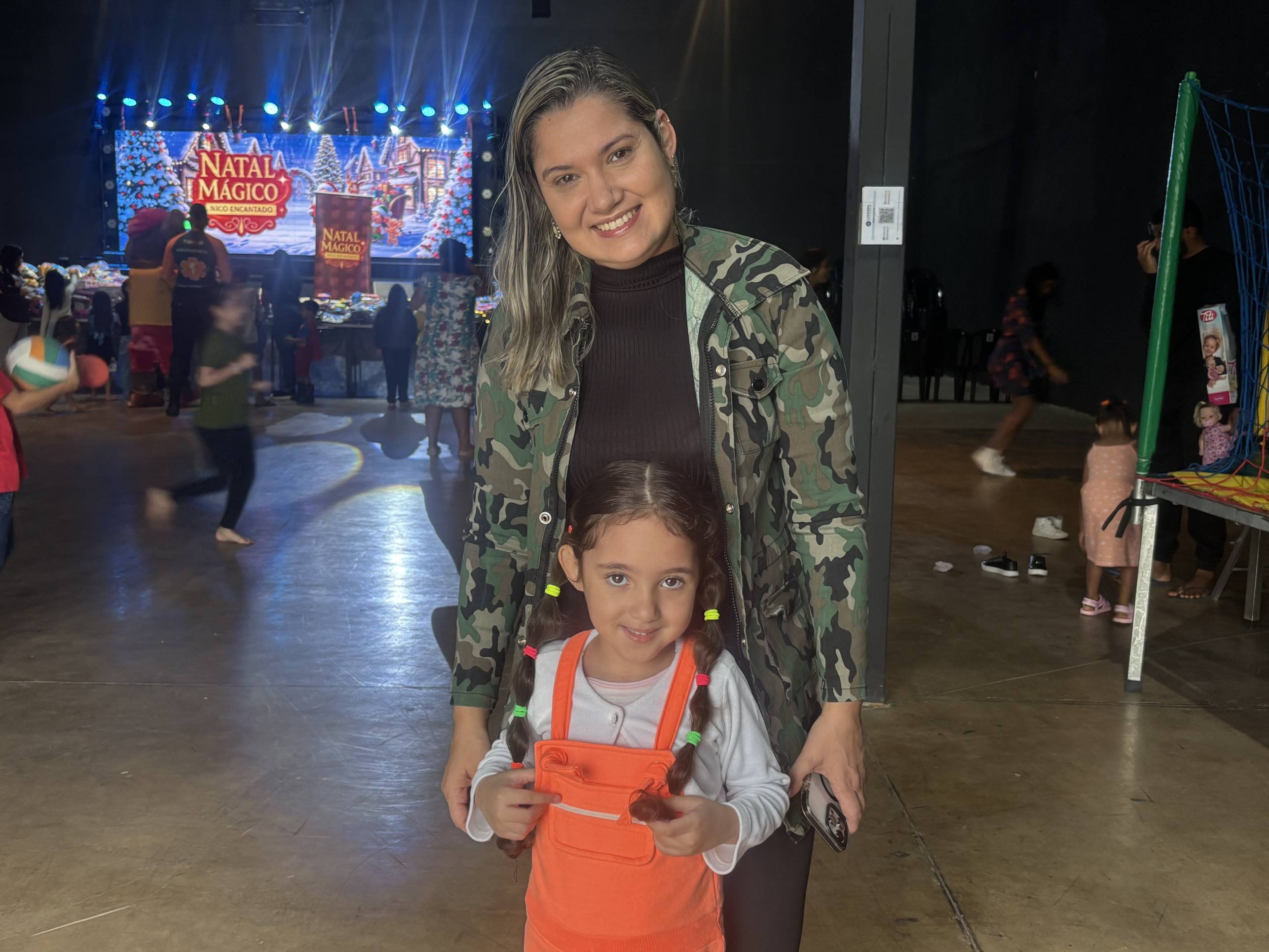 Em clima natalino, ação do Nicolândia distribui brinquedos em Ceilândia