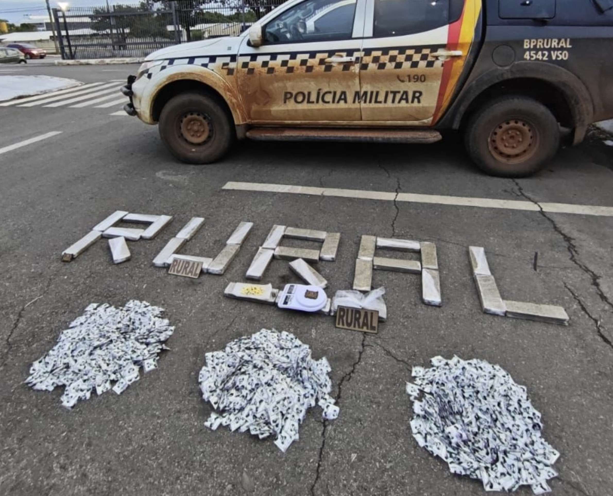 Dupla de traficantes é presa com maconha e cocaína no DF