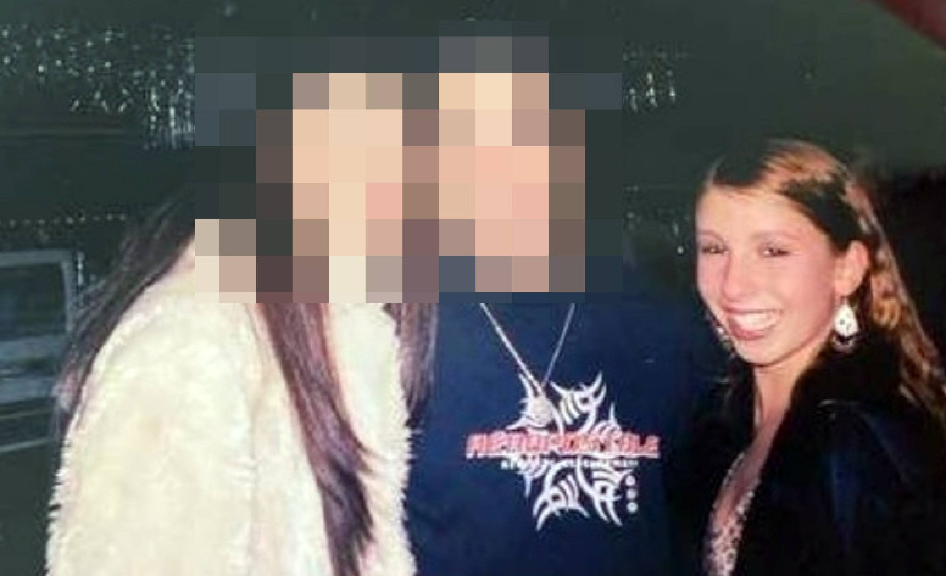 Brasileira abusada por Epstein compara censura em arquivos a 