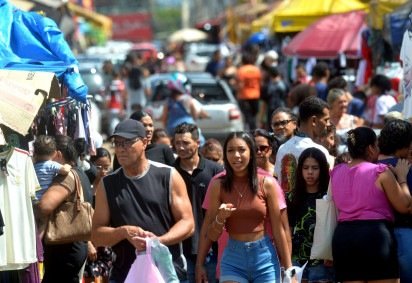  21/12/2025 - Ed Alves/CB/DA Press. Cidades. Movimento na Feira dos Goianos - Natal 2025. 