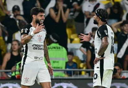 Yuri Alberto fez o primeiro gol e Memphis Depay marcou o do título: dupla implacável nas finalizações no Maracanã -  (crédito:  AFP) -Yuri Alberto fez o primeiro gol e Memphis Depay marcou o do título: dupla implacável nas finalizações no Maracanã -  (crédito:  AFP)