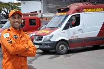 Em Ceilândia, o sargento Rafael Fernandes já fez plantão em anos anteriores e enfrentou ocorrências graves -  (crédito: Marcelo Ferreira/CB/D.A Press)