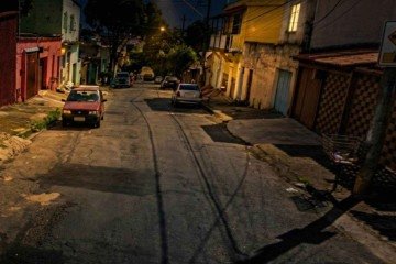 O homem foi morto em um passeio da Rua Candeia, em Contagem, enquanto participava de um churrasco -  (crédito: Reprodução/Google StreetView)