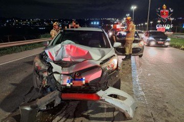 Colis&atilde;o de ve&iacute;culos na BR 020 causa transtornos ao tr&acirc;nsito -  (crédito: CBMDF/Divulgação)