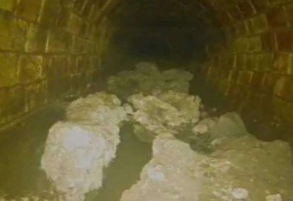 O 'iceberg de gordura' pesando 100 toneladas achado no esgoto de Londres -  (crédito: BBC Geral) -O 'iceberg de gordura' pesando 100 toneladas achado no esgoto de Londres -  (crédito: BBC Geral)