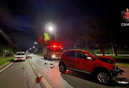 Colis&Atilde;&pound;o de ve&Atilde;&shy;culos no Lago Sul deixa uma pessoa ferida