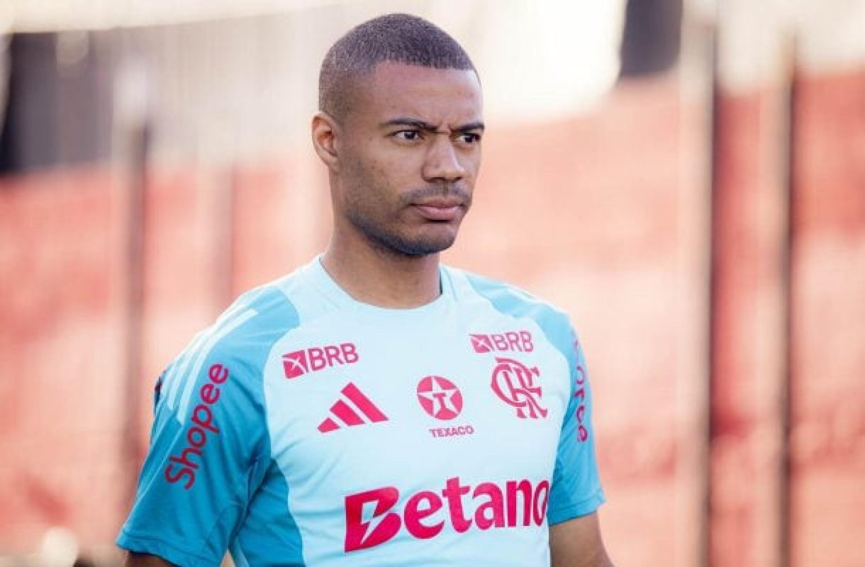 De la Cruz recebeu sondagens, mas está nos planos do Flamengo para 2026 -  (crédito: Foto: Adriano Fontes / Flamengo)