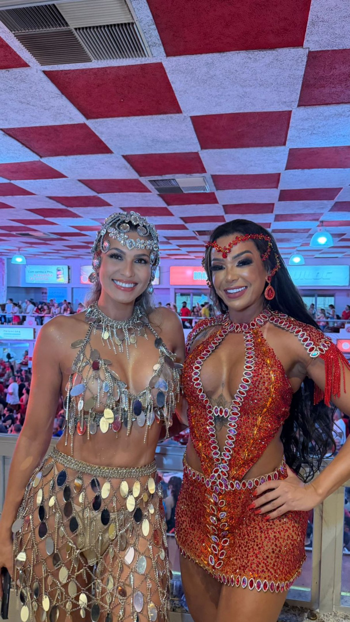 {'nm_midia_inter_thumb1':'https://midias.correiobraziliense.com.br/_midias/jpg/2025/12/22/360x240/1_leticia-2-62405252.jpeg', 'id_midia_tipo':'2', 'id_tetag_galer':'', 'id_midia':'6949680aab21d', 'cd_midia':62405252, 'ds_midia_link': 'https://midias.correiobraziliense.com.br/_midias/jpg/2025/12/22/leticia-2-62405252.jpeg', 'ds_midia': 'Leticia Guimaraes', 'ds_midia_credi': 'Foots Thais Martins', 'ds_midia_titlo': 'Leticia Guimaraes', 'cd_tetag': '1', 'cd_midia_w': '1920', 'cd_midia_h': '3414', 'align': 'Left'}