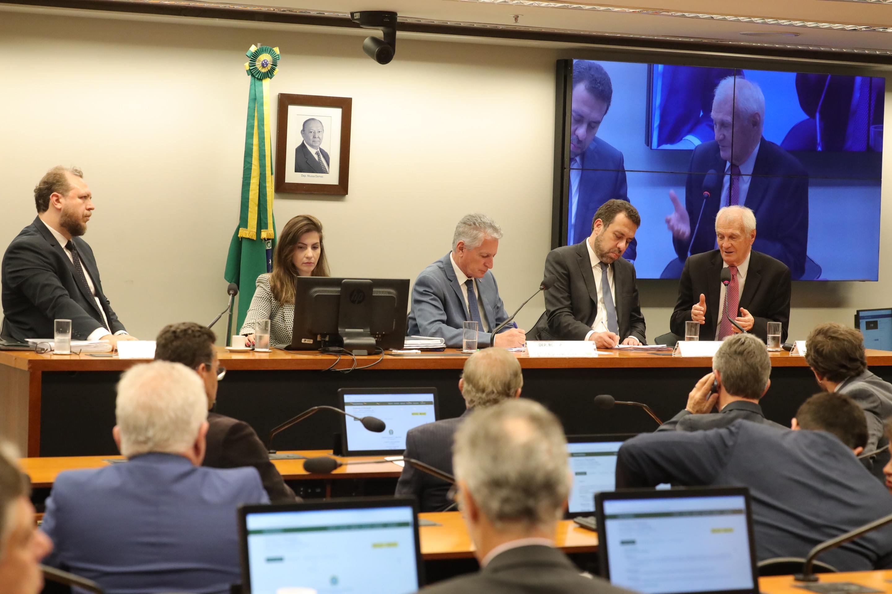 Ivo Dall&rsquo;Acqua, da CNC, fala na audi&ecirc;ncia p&uacute;blica da C&acirc;mara