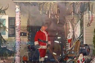 Mike Hawkins atendeu o chamado de inc&ecirc;ndio vestido de Papai Noel -  (crédito: Reprodu&ccedil;&atilde;o/ redes sociais)